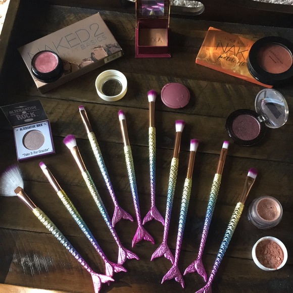 Set of 10 Mermaid Tail Makeup Brushes NWT - Picture 2 of 5